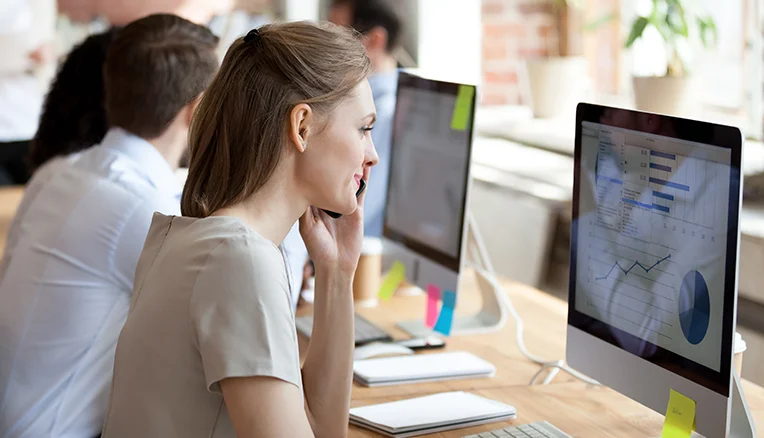 Elektroniczny podspis kwalifikowany Panie umawiająca wizytę z przedstawicielem - BezSkazy.org